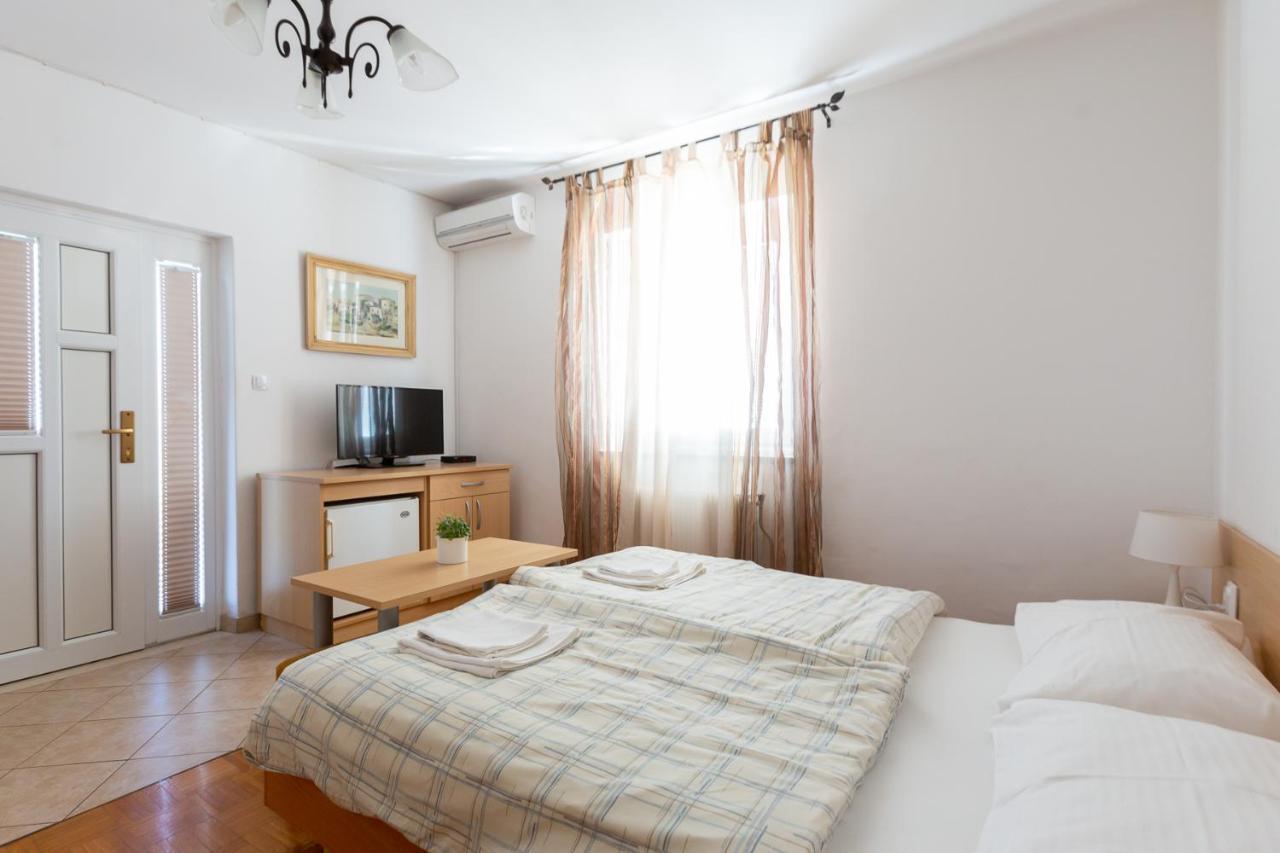 Apartments And Rooms Jeselnik Portoroz Bagian luar foto